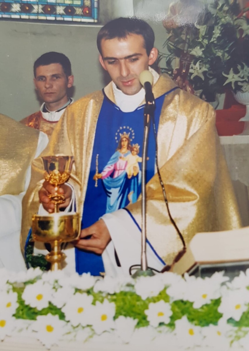 Gm. Szamotuły. Ks. Krzysztof Ratajczak - proboszcz parafii w Otorowie obchodzi jubileusz 20 - lecia święceń kapłańskich
