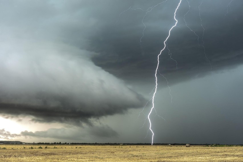 Uwaga! Burze z gradem. Ostrzeżenie meteorologiczne dla powiatu radomszczańskiego 16.08.2022