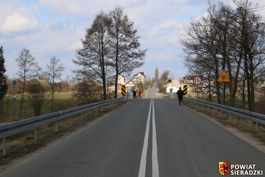 Przebudowana droga powiatowa w gminie Burzenin oddana oficjalnie do użytku (zdjęcia)