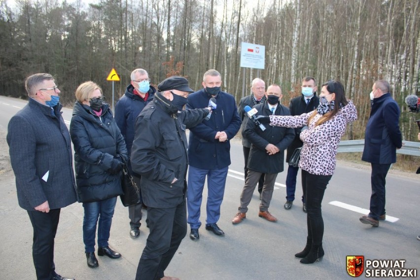 Przebudowana droga powiatowa w gminie Burzenin oddana oficjalnie do użytku (zdjęcia)