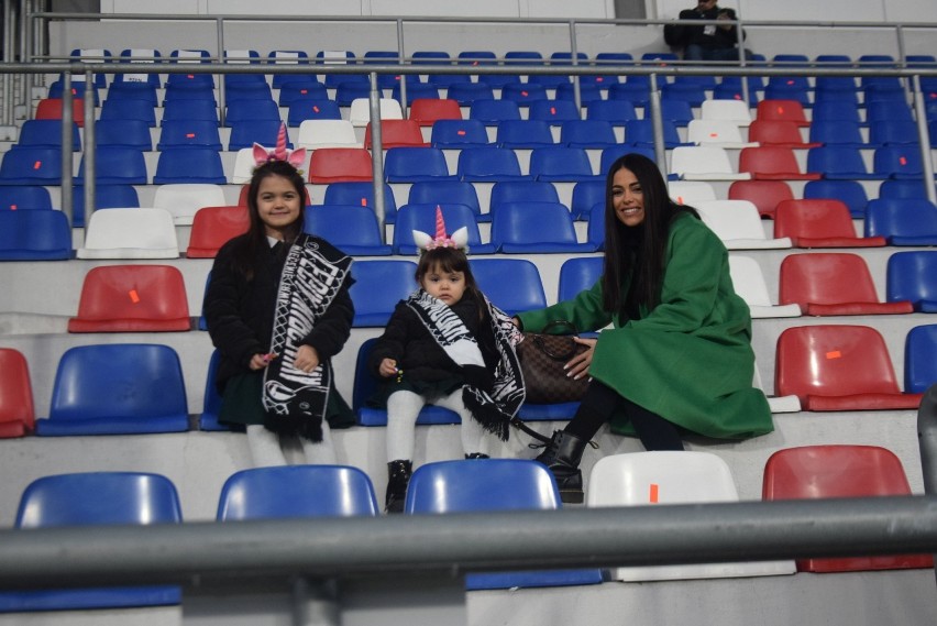 Kibice Radomiaka zapełnili cały stadion. Byłeś na meczu Radomiak Radom - Raków Częstochowa? Znajdź się na zdjęciach!