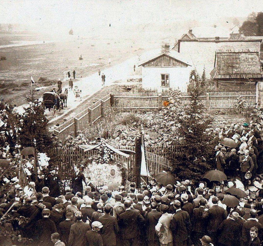 Uroczystość odsłonięcia obelisku zgromadziła w Tucznej Babie...