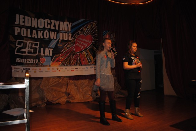 Podczas 25 finału WOŚP wystąpił zespół Activus z Wymiarek. Na zdjęciu Nikola i Karolina.