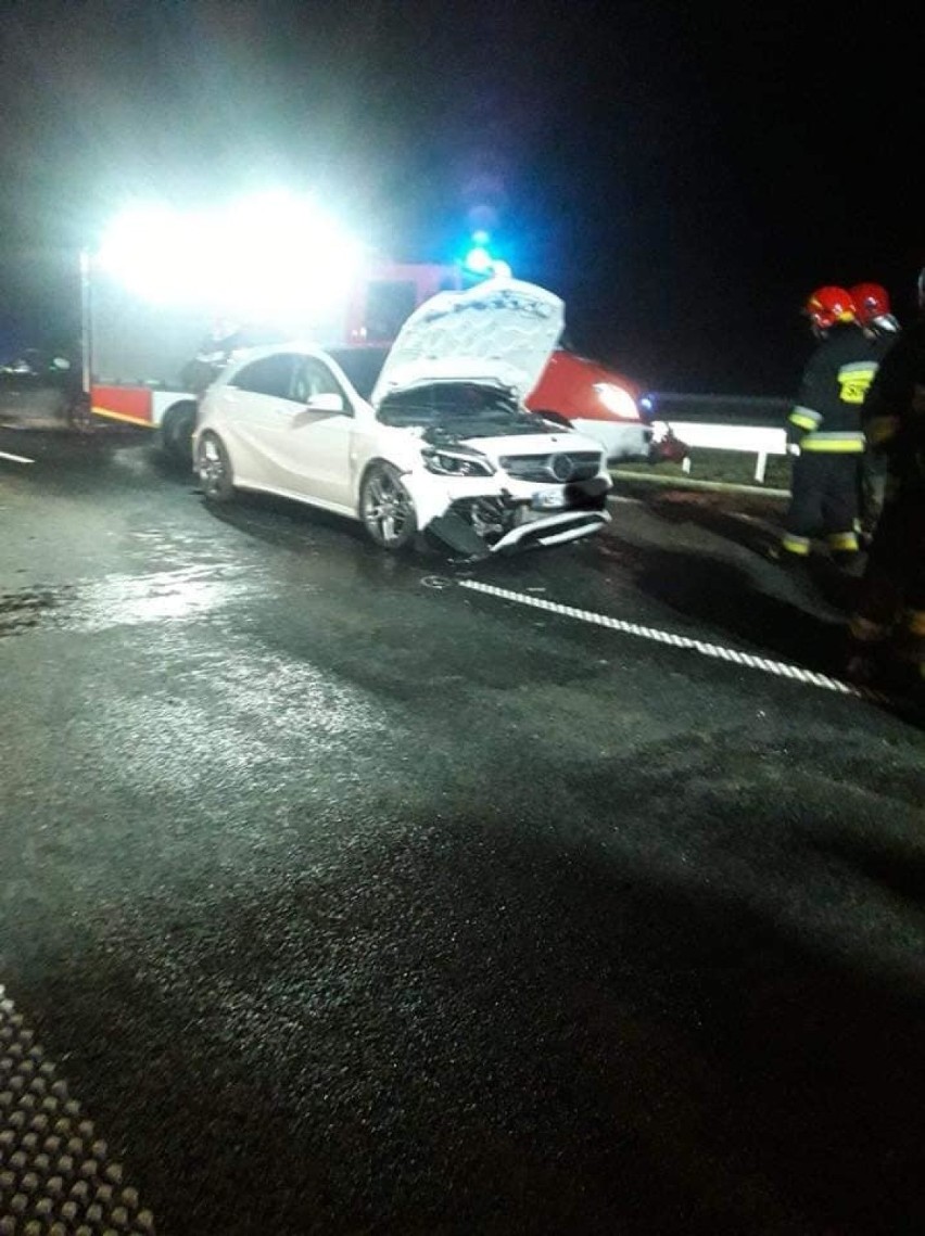 Wypadek na drodze krajowej S7 w kierunku Elbląga 31 grudnia 2018. Jedna osoba trafiła do szpitala