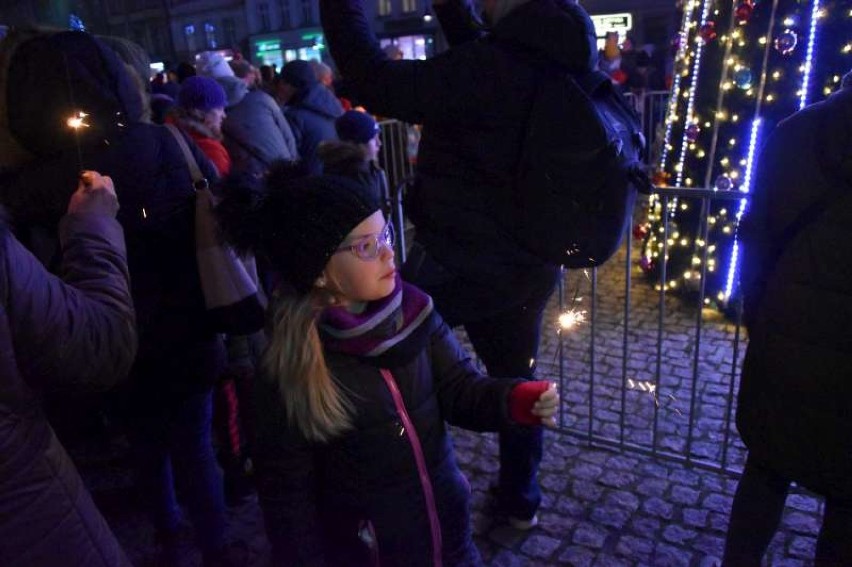 Choinka na Rynku w Ostrowie Wielkopolskim już świeci!