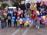 Olkusz. Międzynarodowy Dzień Pokoju świętowano na Rynku. Dzieci i młodzież z powiatu zaangażowali się w akcje dobroczynne! Zobacz zdjęcia