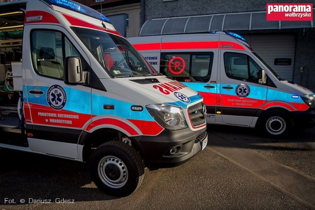 Dzięki dotacji z urzędu wojewódzkiego Pogotowie Ratunkowe w Wałbrzychu kupiło dwa w pełni wyposażone ambulanse