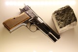Wadowice. Pistolet, z którego postrzelono Jana Pawła II, zostanie w Muzeum. To niejedyny tak nietypowy eksponat w tym miejscu [ZDJĘCIA]