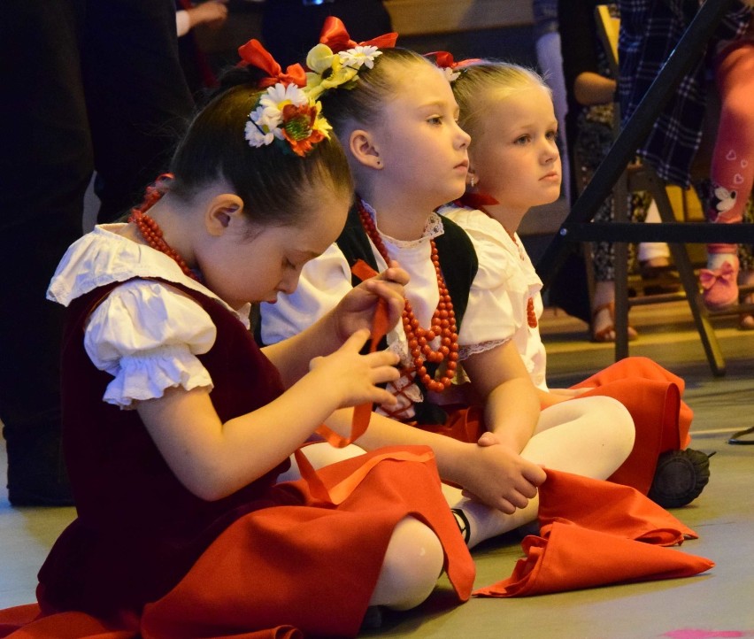 Koncert "Piękna Niepodległa" w Malborku [ZDJĘCIA, FILM]. Patriotyczny wieczór z pieśniami i tańcami