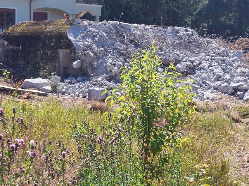 Poniemiecki bunkier wpisany do ewidencji zabytków rozbierany