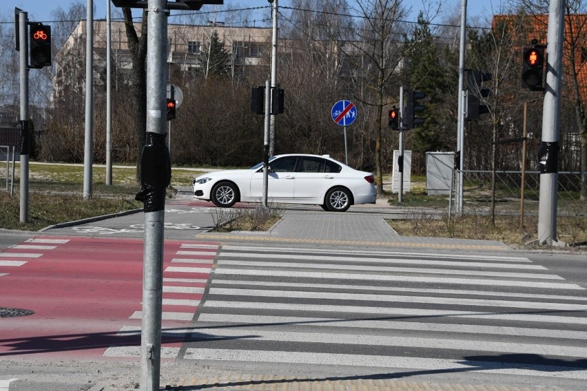 W Kielcach wyłączono przyciski dla pieszych przy sygnalizacji świetlnej [WIDEO, ZDJĘCIA]