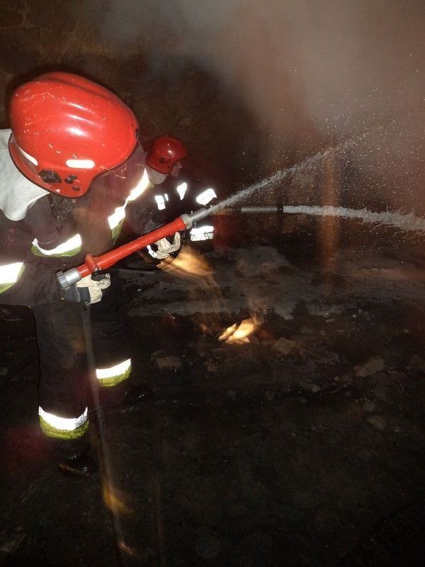Pożar w Byszkach. Spłonął garaż razem z samochodem