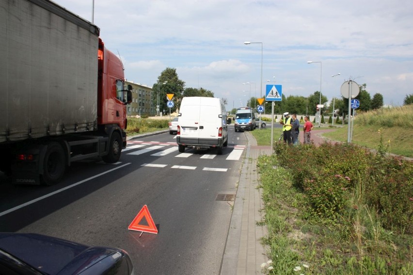 Samochód potrącił rowerzystę na "Średnicówce" [zdjęcia]