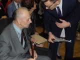 Benefis prof. Romana Fojcika. Absolwenci i uczniowie uhonorowali profesora w 90 rocznicę jego urodzin ZDJĘCIA