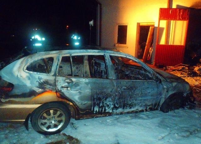 W Sandomierzu na ulicy Ożarowskiej doszło do pożaru garażu w...