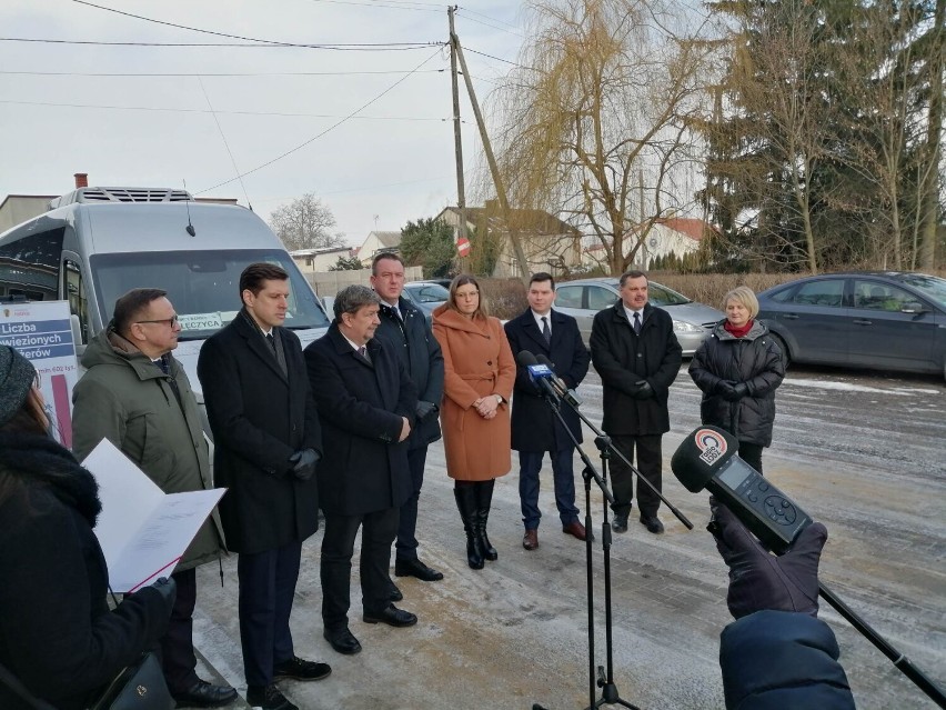 Nowe linie autobusowe przewiozły 1,6 mln mieszkańców...