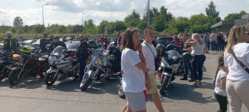Parada motocykli w Jędrzejowie. Dziesiątki pięknych maszyn przejechało ulicami miasta z okazji Dni Jędrzejowa. Zobaczcie zdjęcia!