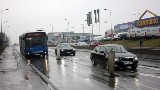 Miejsce 10.

Na dziesiątym miejscu - pod względem liczby wystawionych kar za jazdę bez biletu w ubiegłym roku - wśród linii autobusowych znalazła się linia numer 173. W sierpniu 2019 roku, w autobusach 173 ukaranych za jazdę bez ważnego biletu zostało 81 pasażerów.