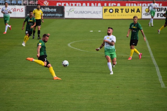 GKS Jastrzębie podzielił się punktami z Miedzią Legnica i zdobył pierwszy punkt w tym sezonie.