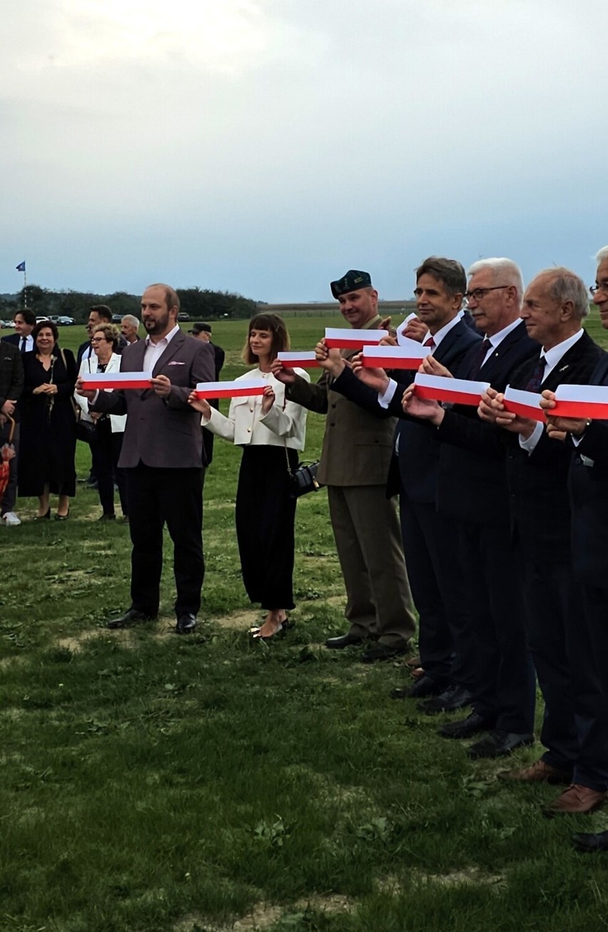 Oficjalne otwarcie nowego pasa startowego na lotnisku w Mokrem