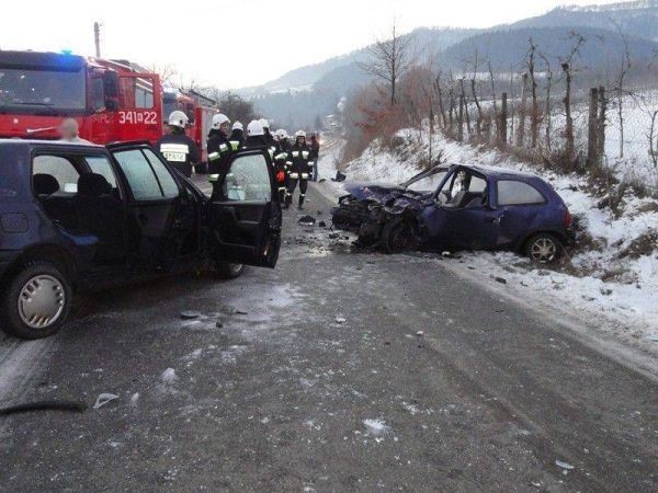 Wypadek Wronowice: zderzenie dwóch samochodów, cztery osoby ranne [ZDJĘCIA]