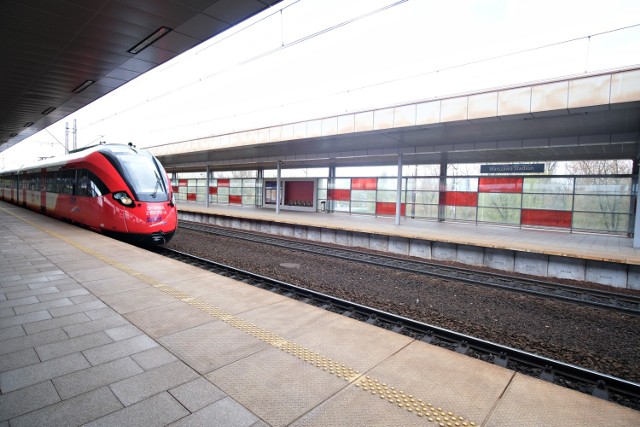 Stołeczny ratusz nie planuje budowy dodatkowego powiązania stacji metra Stadion Narodowy z peronami kolejowymi PKP Stadion