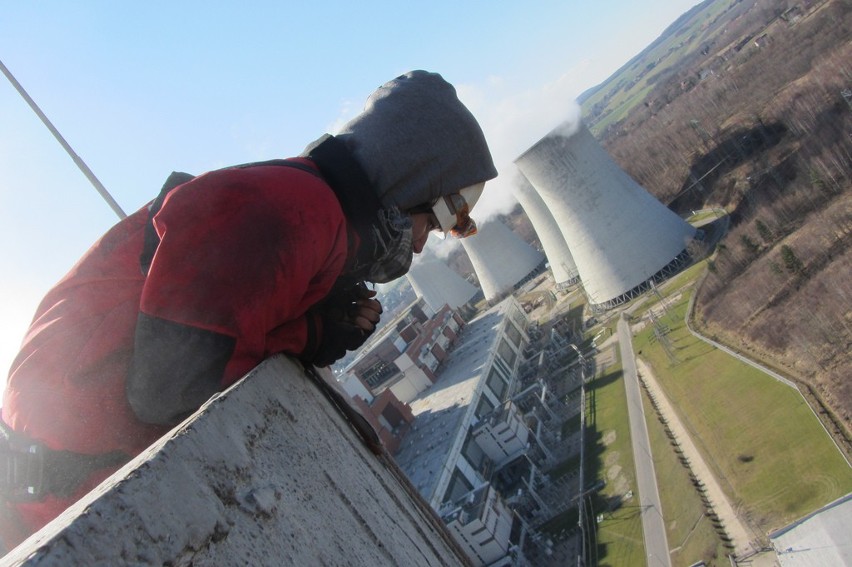 Bogatynia: Greenpeace protestuje na chłodni kominowej elektrowni Turów 2013