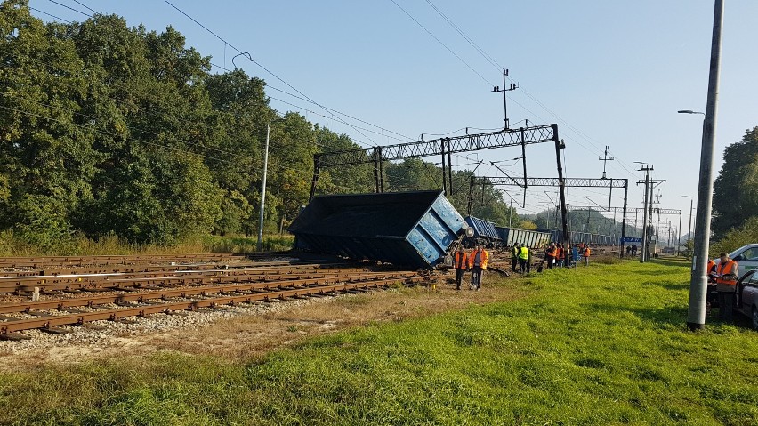 Stawy: pociąg wiozący węgiel wypadł z torów