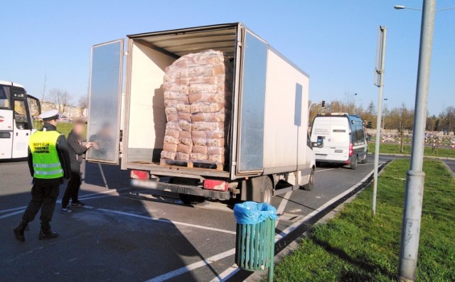 Jeden z busów przejeżdżających przez Gniezno był przeładowany o ponad 5 ton!