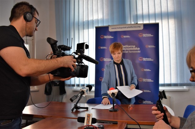 Urszula Augustyn o skierowaniu zawiadomienia do prokuratury poinformowała podczas poniedziałkowej konferencji prasowej