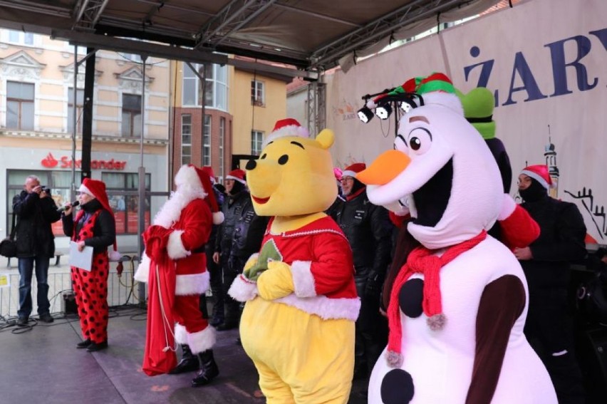 Mikołajki na żarskim rynku z Arką Nowego [ZDJĘCIA]