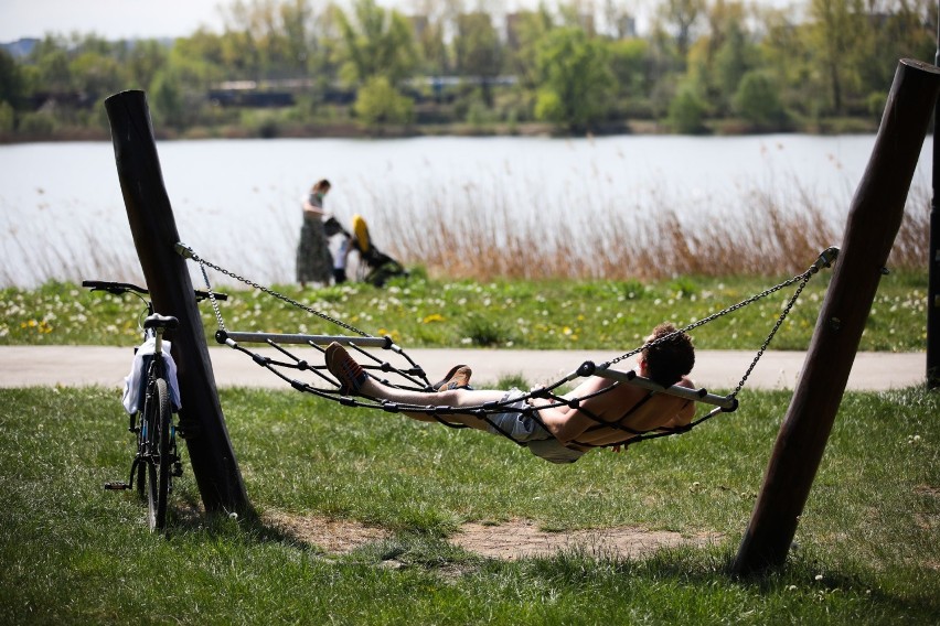 Kraków. Na Bagrach znów tłoczno, nie wszyscy zakładają maseczki [GALERIA]