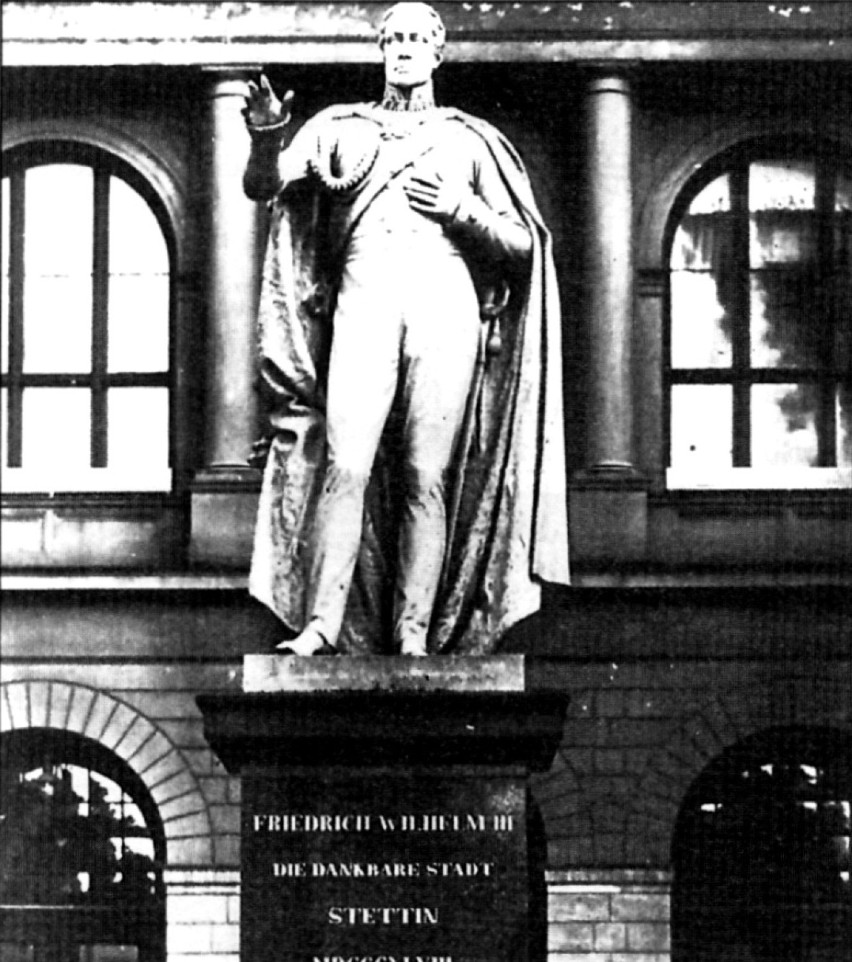 Pomnik Fryderyka Wilhelma III przed teatrem. Król Prus,...