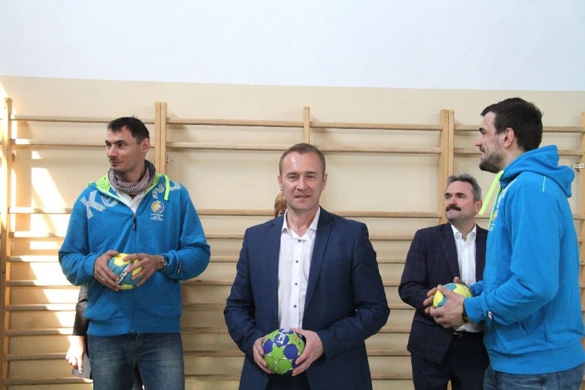 Gwiazdy na turnieju dziecięcej piłki ręcznej w Cedzynie