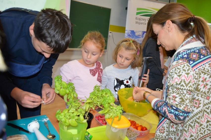 O zdrowym odżywianiu w Szkole Podstawowej nr 4 w Zduńskiej Woli [zdjęcia]