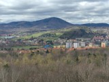 Wieża widokowa na Wzgórzu Gedymina w Szczawnie-Zdroju. Dolnośląski turystyczny hit przyciąga jak magnes. Idealna na weekend
