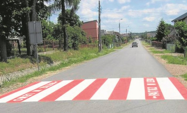 Taka biało-czerwona zebra pojawiła się na ulicy Książęcej.