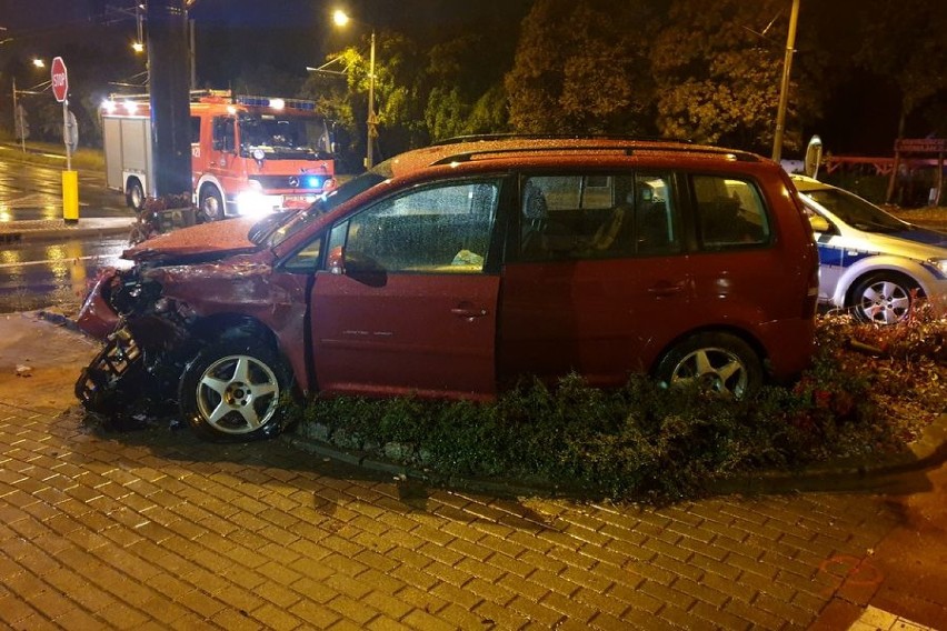 Pijany mieszkaniec Gdyni spowodował wypadek w Sopocie. Wydmuchał ponad 2 promile alkoholu [ZDJĘCIA]