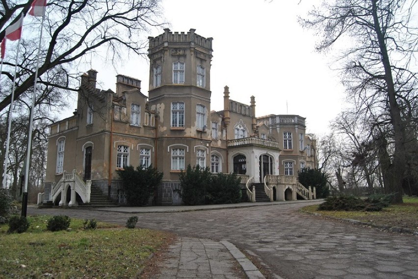 Pałac został zbudowany w 1850 lub 1870 roku, ale obecny...