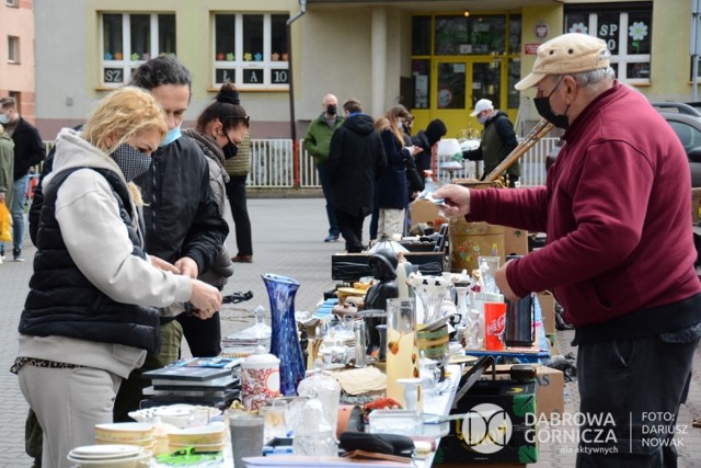 Tak wyglądała kwietniowa odsłona Dąbrowskiego Jarmarku Staroci w Dąbrowie Górniczej 

Zobacz kolejne zdjęcia/plansze. Przesuwaj zdjęcia w prawo - naciśnij strzałkę lub przycisk NASTĘPNE