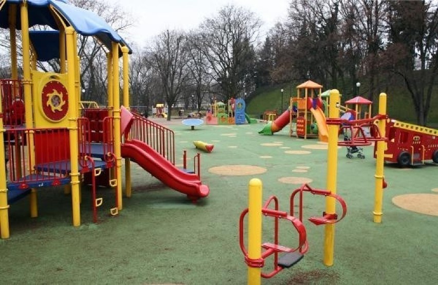 Plac zabaw dla dzieci przy PP 15 – 627 głosów (Pomysłodawca...