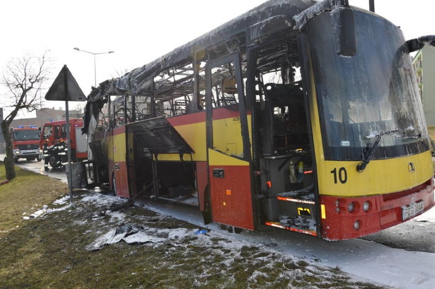 Autobus spalił się niemal doszczętnie