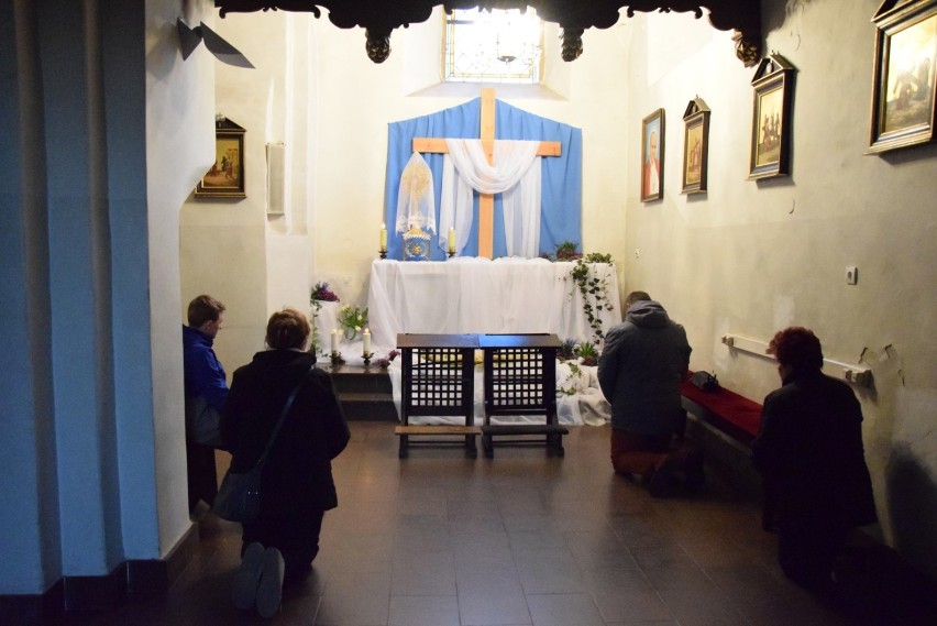 Wielkanoc 2020. Groby Pańskie w kościołach Pruszczu Gdańskim - zobacz zdjęcia