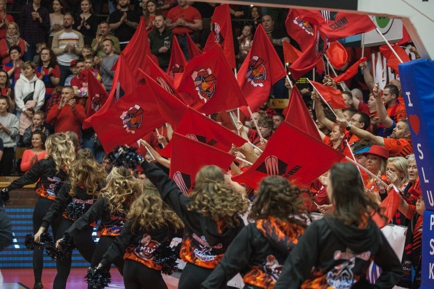 Kibice Czarnych Słupsk podczas pierwszego meczu play-off.