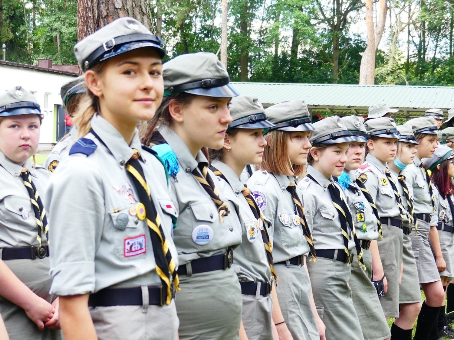 Harcerze Ugotowali 10 Litrów Grochówki Harcerze ze Skierniewic na dorocznym obozie. Z uwagi na koronawirusa