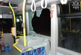 Pijana nastolatka zbiła szybę w miejskim autobusie