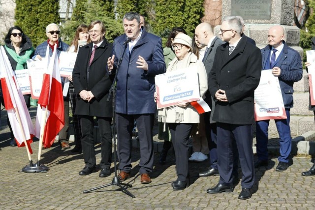 Jak powiedział Sławomir Wróbel, kandydat na prezydenta Tych,  kluczem dla niego są mieszkańcy, a hasłem wyborczym „Prezydent dla mieszkańców”.