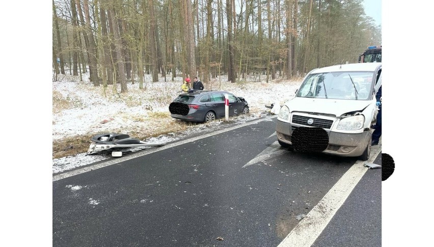 Wypadek na DK 11 w Wełnie, zderzyły się dwa samochody osobowe. Jedna osoba nie żyje!