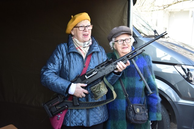 Wojewódzkie obchody Święta Niepodległości w Oleśnicy. Wystawa sprzętu wojskowego, piknik patriotyczny, defilada (NOWE ZDJĘCIA)