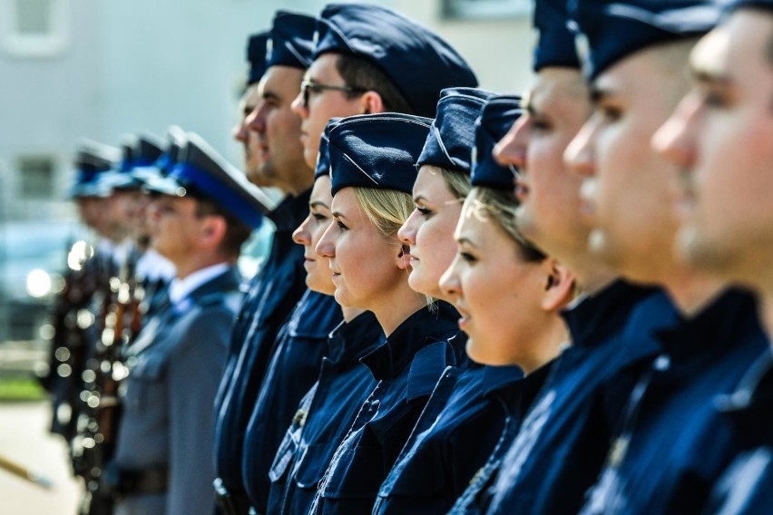 Zobaczcie najpiękniejsze panie pracujące w policji w...